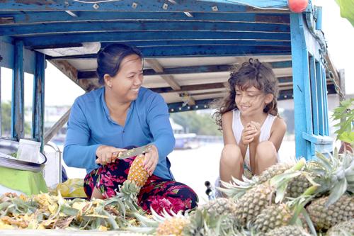 The extraordinary floating markets of the West