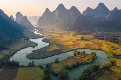 Quây Sơn - a beautiful, remote river