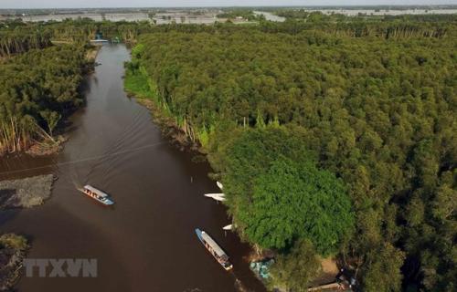 Tan Lap floating village