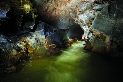 Son Doong Cave and Thung Cave introduced in 12 Largest Caves in the world by the Travel