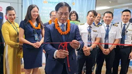 Vietnam India direct flights raise the number of international visitors to two countries